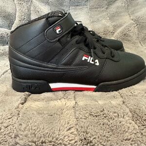FILA F-13 Big Kids Sneaker Black/White/Red Youth 7 Athletic High Top Shoes